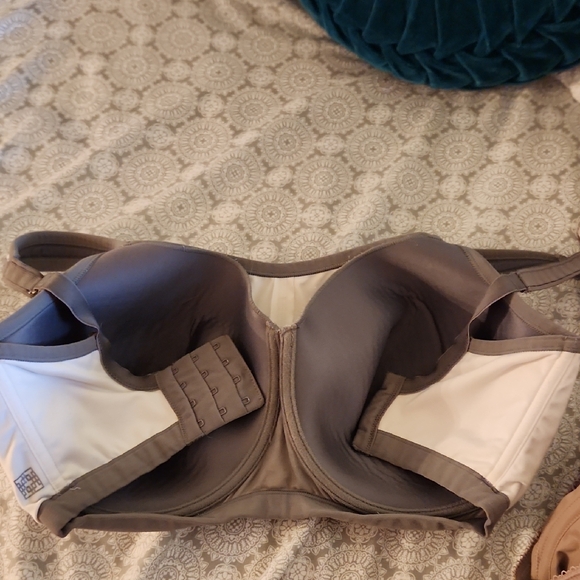 Natori White and Gray Sports Bra - Picture 3 of 3